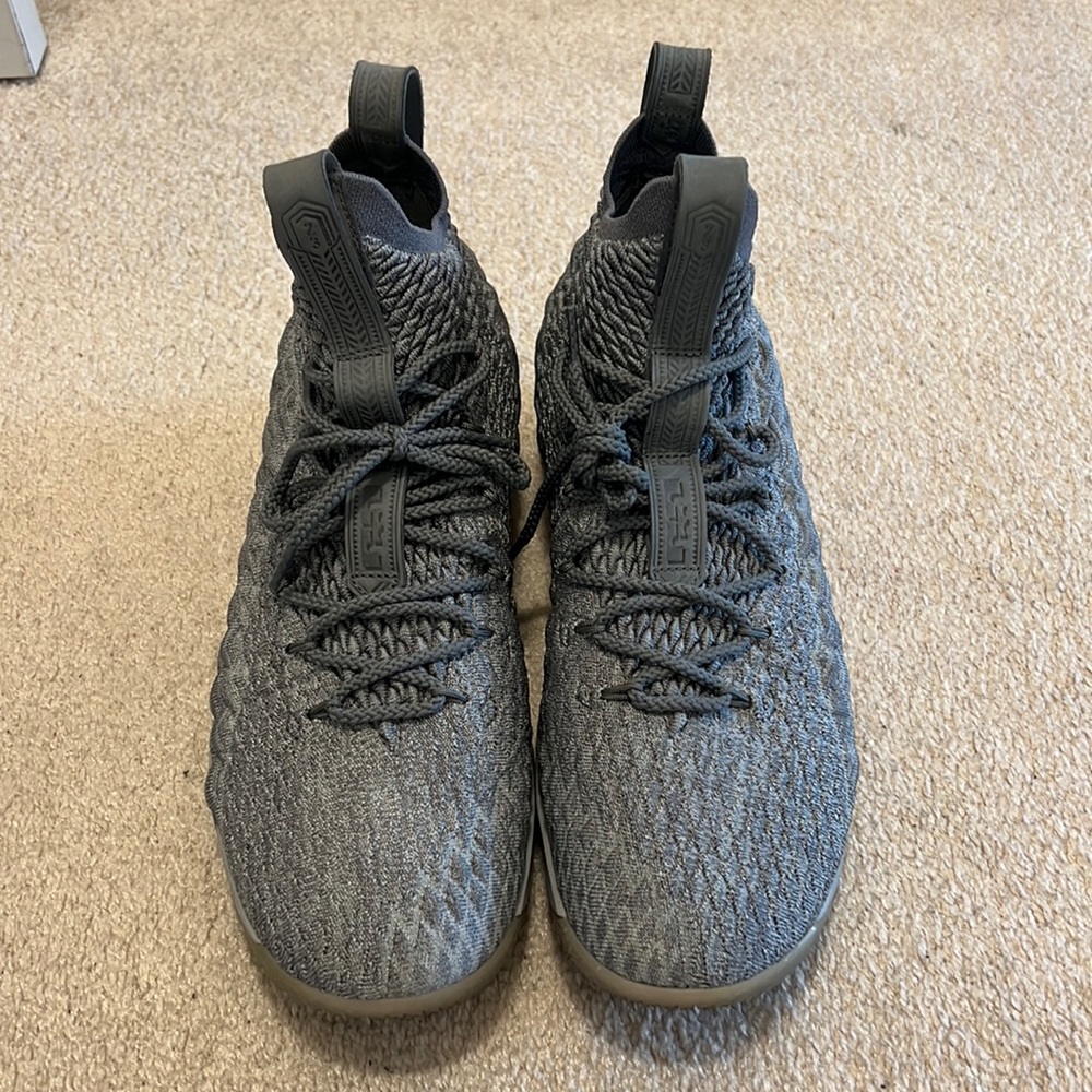 LEBRON 15 WOLF GREY